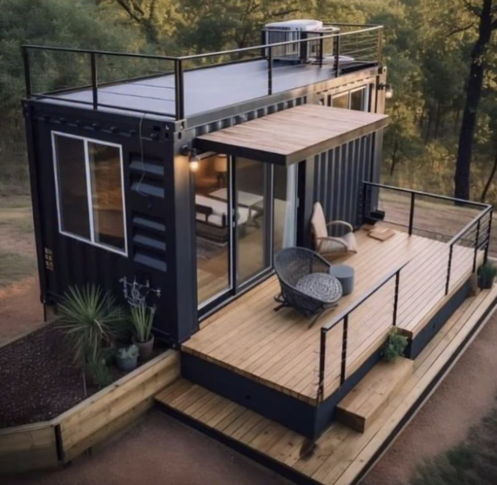 Casa moderna de contenedor negro con terraza de madera