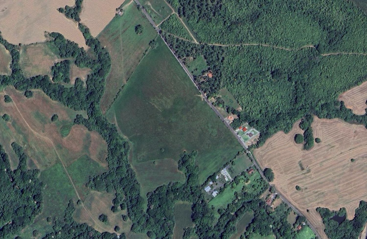 Vista satélite de la finca rodeada de vegetación